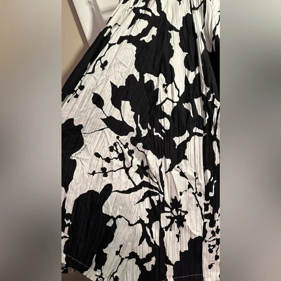 NWOT Salvatore Ferragamo Black & White Pleated Silk Midi Skirt Size 42 (6) - Picture 9 of 10